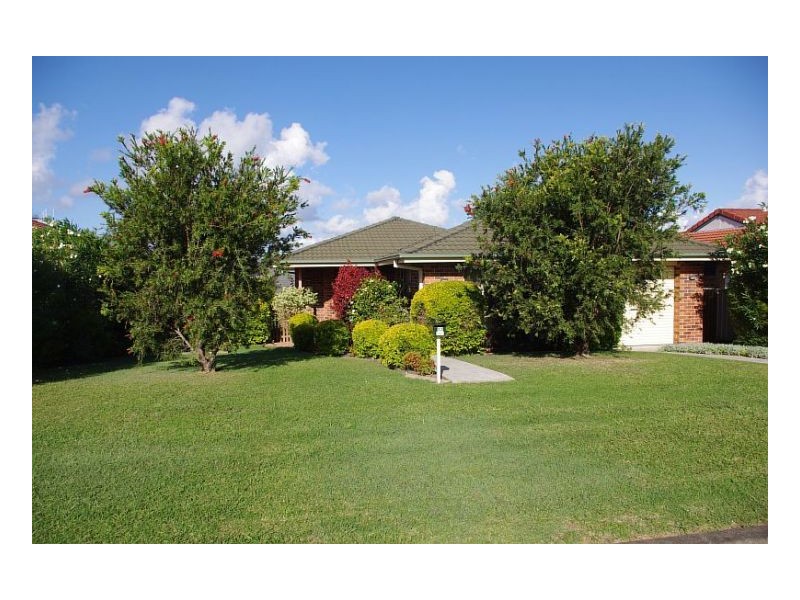 32 Medowie Rd, Old Bar NSW 2430