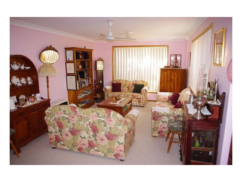 32 Medowie Rd, Old Bar NSW 2430