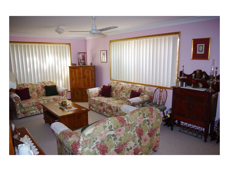32 Medowie Rd, Old Bar NSW 2430