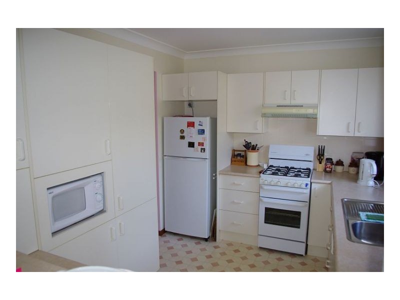 32 Medowie Rd, Old Bar NSW 2430