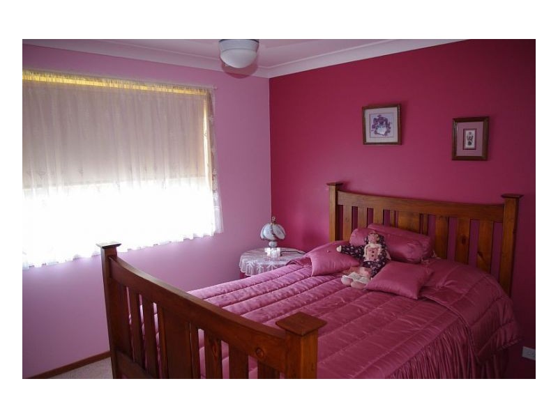 32 Medowie Rd, Old Bar NSW 2430