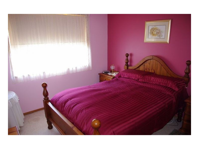 32 Medowie Rd, Old Bar NSW 2430