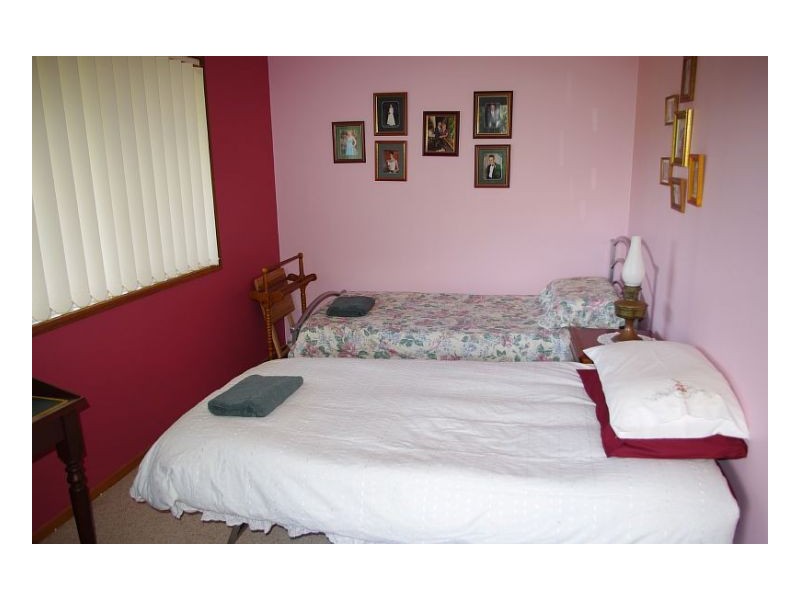 32 Medowie Rd, Old Bar NSW 2430