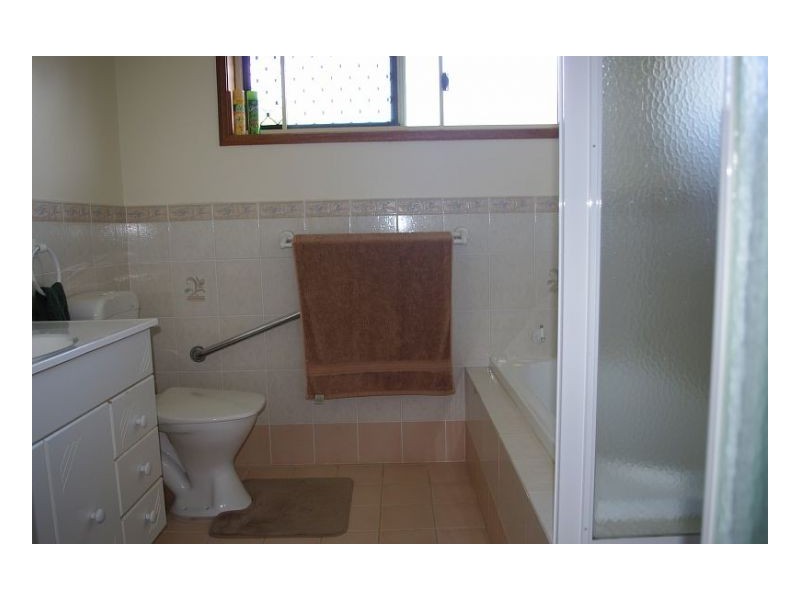 32 Medowie Rd, Old Bar NSW 2430