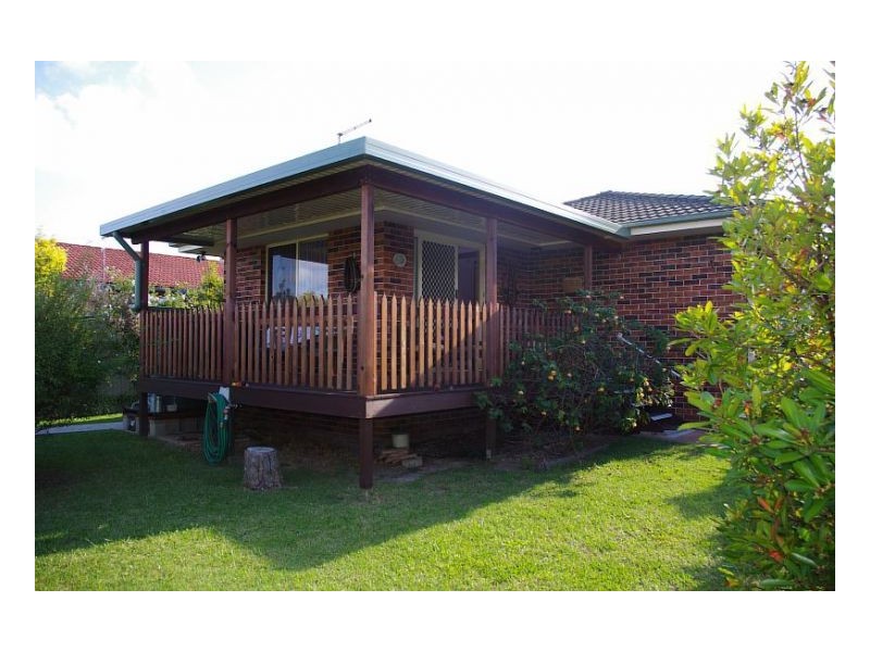 32 Medowie Rd, Old Bar NSW 2430