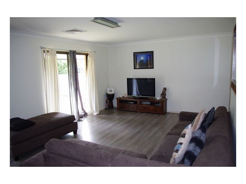 4 Molong Road, Old Bar NSW 2430