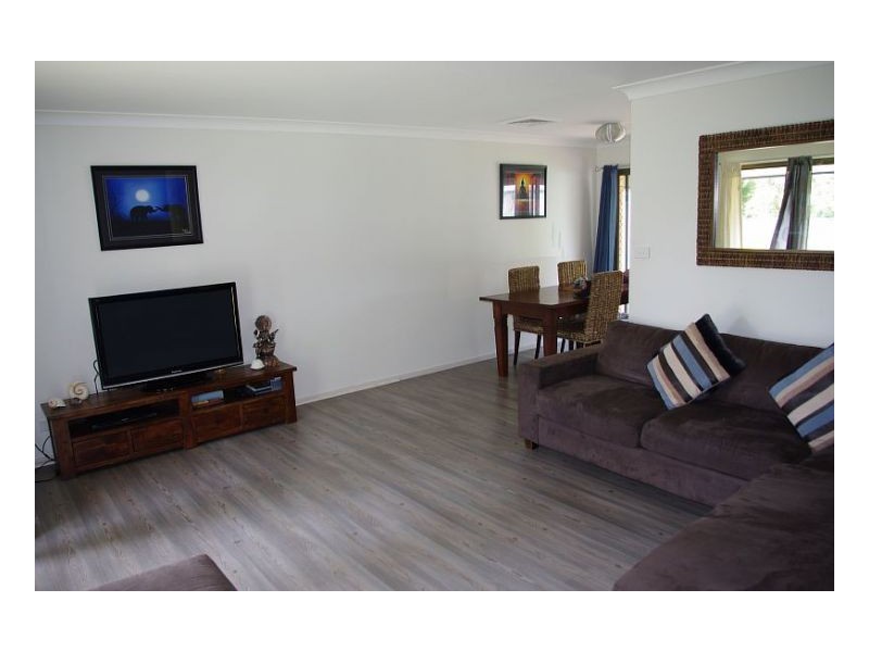 4 Molong Road, Old Bar NSW 2430