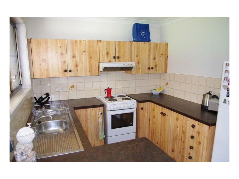 4 Molong Road, Old Bar NSW 2430