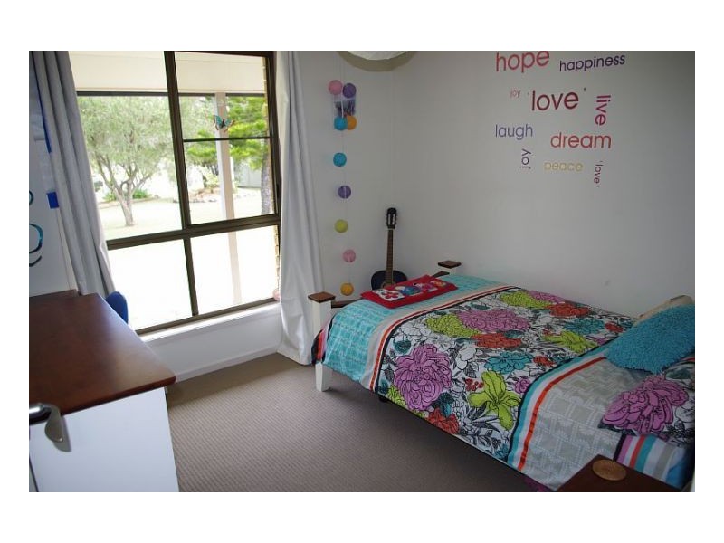 4 Molong Road, Old Bar NSW 2430