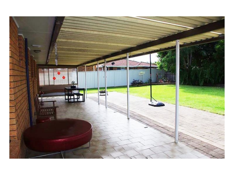 4 Molong Road, Old Bar NSW 2430