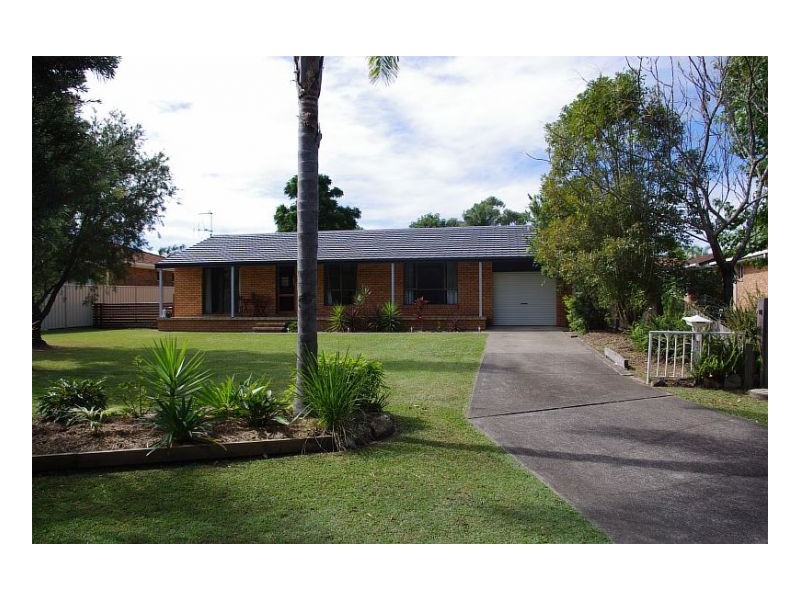 4 Molong Road, Old Bar NSW 2430