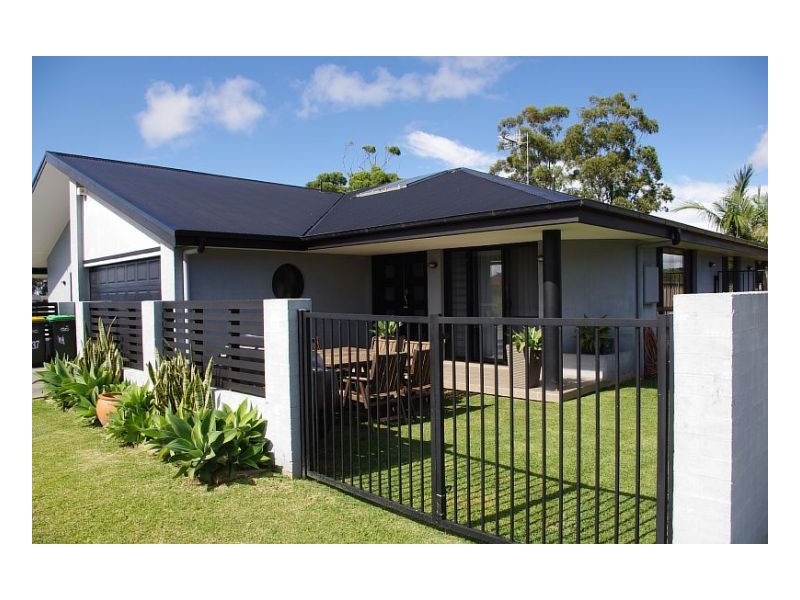 2 Greenbank Way, Old Bar NSW 2430