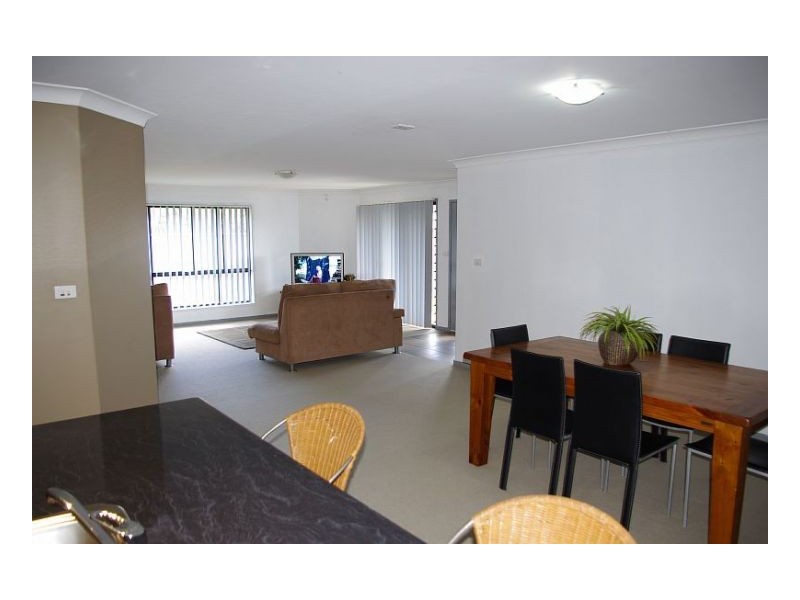 2 Greenbank Way, Old Bar NSW 2430
