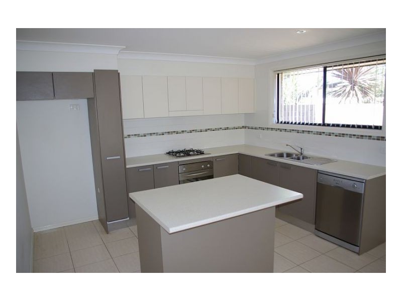 1/11 Yellowfin Avenue, Old Bar NSW 2430