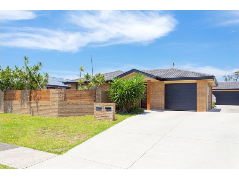 1/11 Yellowfin Ave, Old Bar NSW 2430