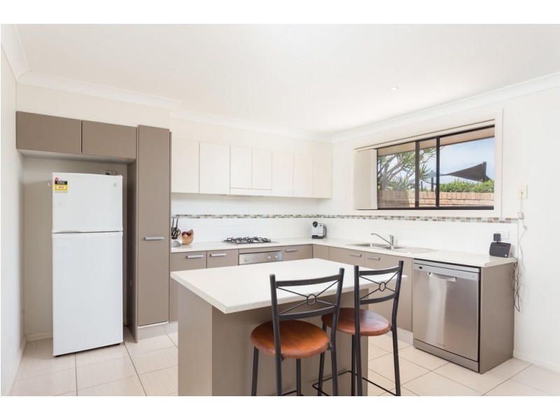 1/11 Yellowfin Ave, Old Bar NSW 2430