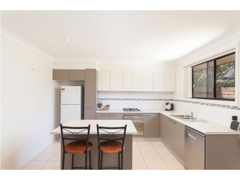 1/11 Yellowfin Ave, Old Bar NSW 2430