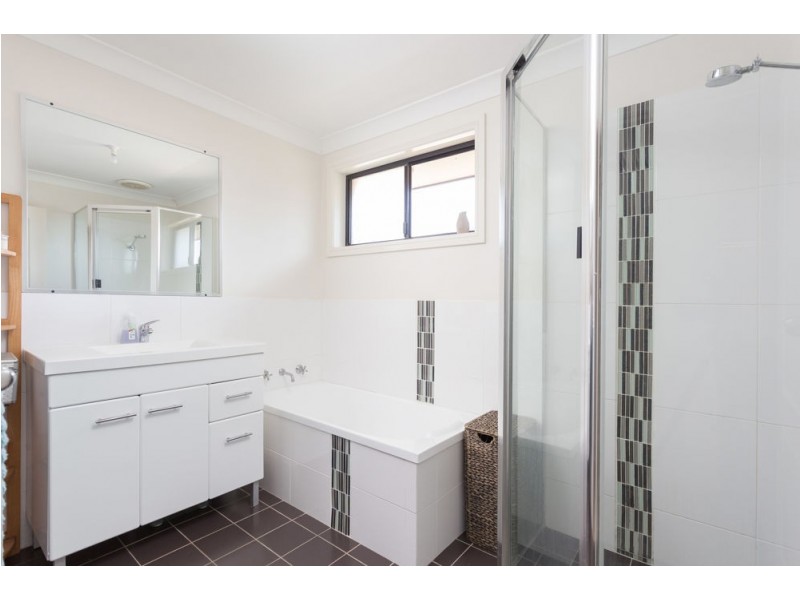 1/11 Yellowfin Ave, Old Bar NSW 2430