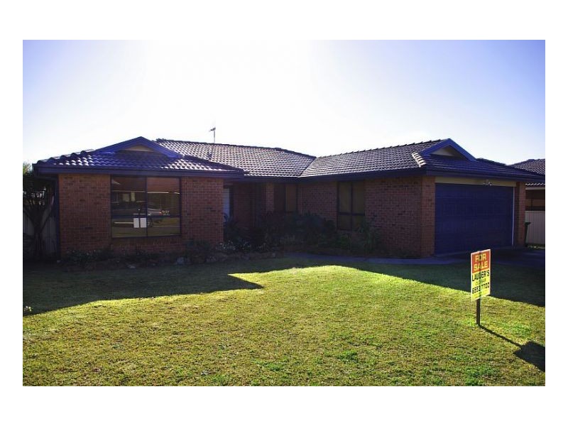 11 Albatross Way, Old Bar NSW 2430