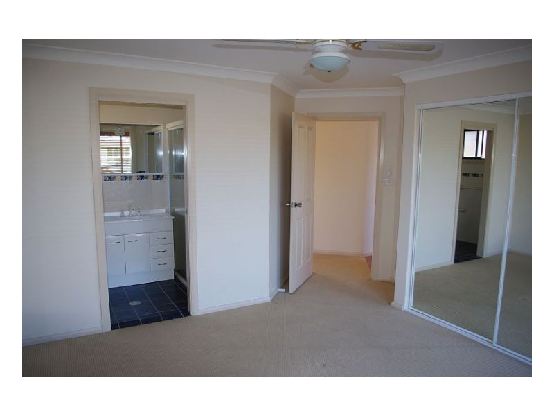 11 Albatross Way, Old Bar NSW 2430