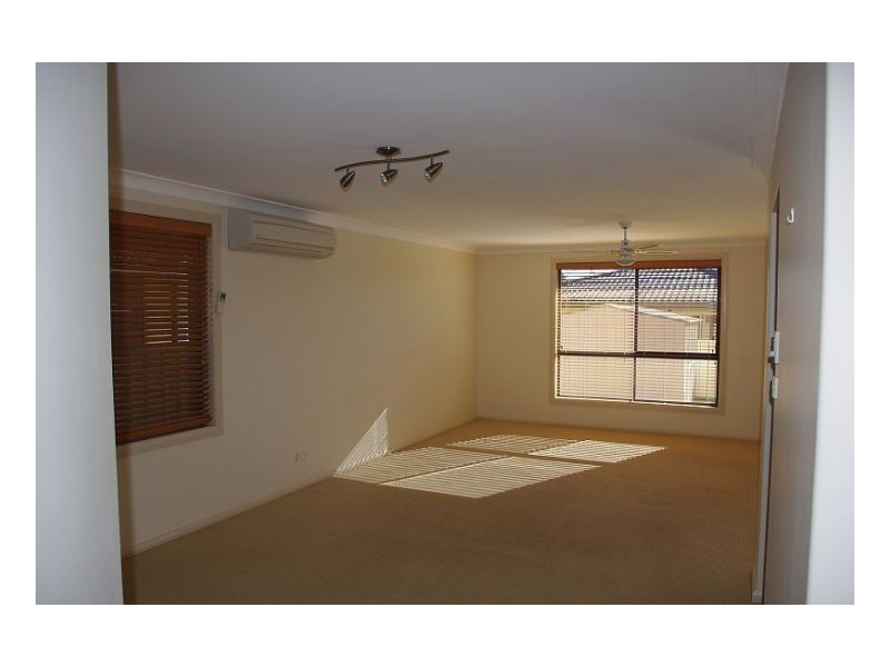 11 Albatross Way, Old Bar NSW 2430
