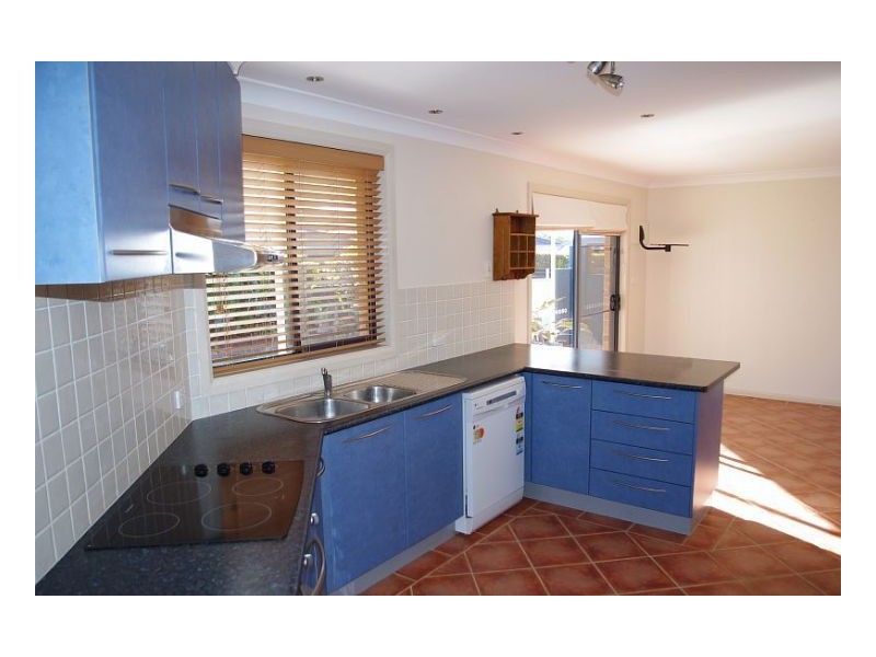 11 Albatross Way, Old Bar NSW 2430