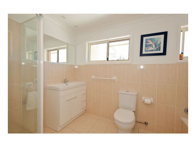 24 George St, Old Bar NSW 2430