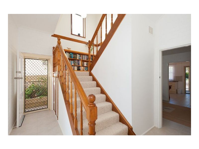 24 George St, Old Bar NSW 2430