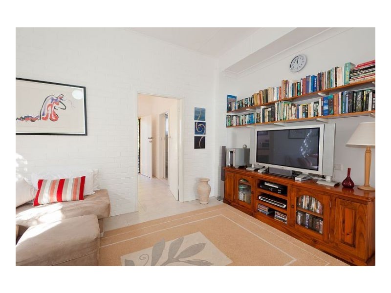 24 George St, Old Bar NSW 2430