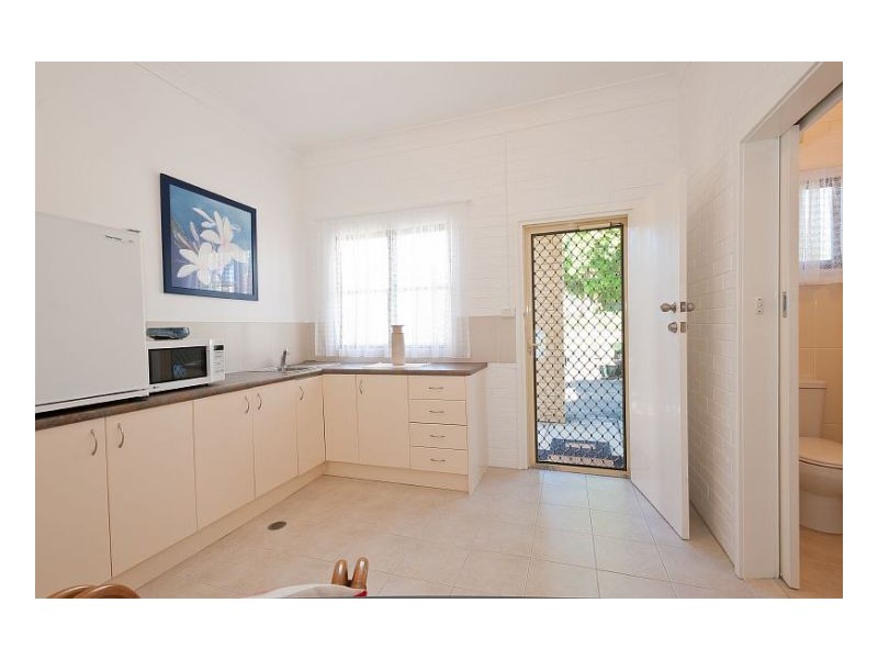 24 George St, Old Bar NSW 2430