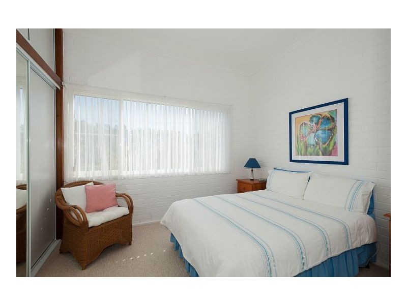 24 George St, Old Bar NSW 2430