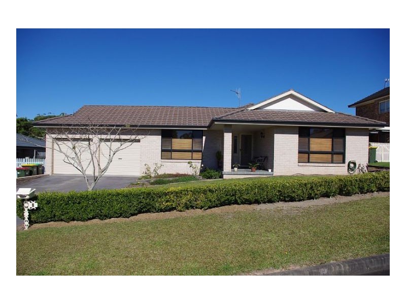 3 Snoewood Street, Old Bar NSW 2430