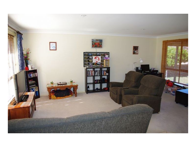3 Snoewood Street, Old Bar NSW 2430