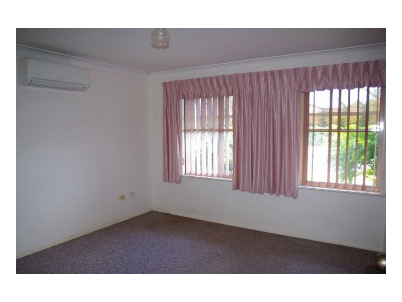 2/2 Silky Ash Close, Old Bar NSW 2430