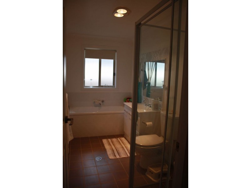 8 Marlin Court, Old Bar NSW 2430