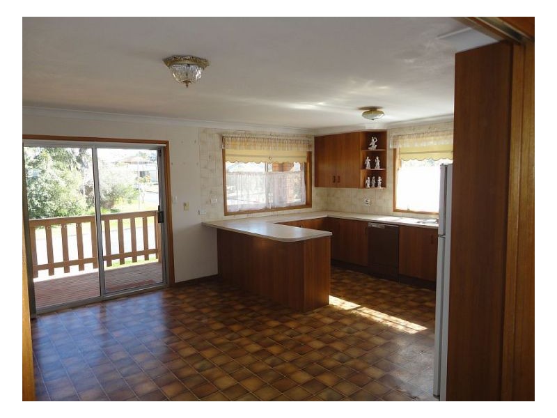 2 Rushby Dr, Old Bar NSW 2430