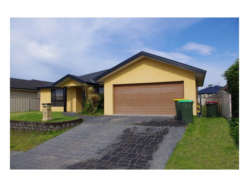 5 Yellowfin Ave, Old Bar NSW 2430