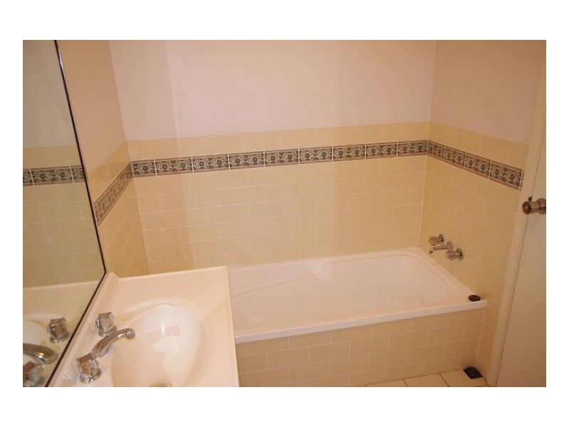 3/26 Old Bar Road, Old Bar NSW 2430