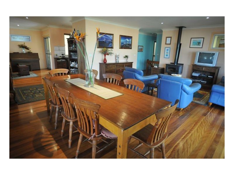 25 Old Bar Road, Old Bar NSW 2430