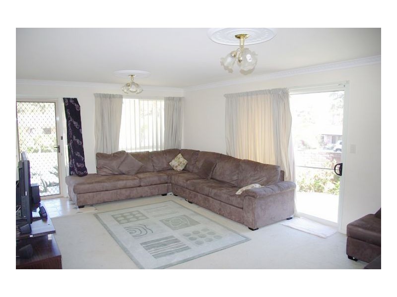 2a Casuarina Cl, Old Bar NSW 2430