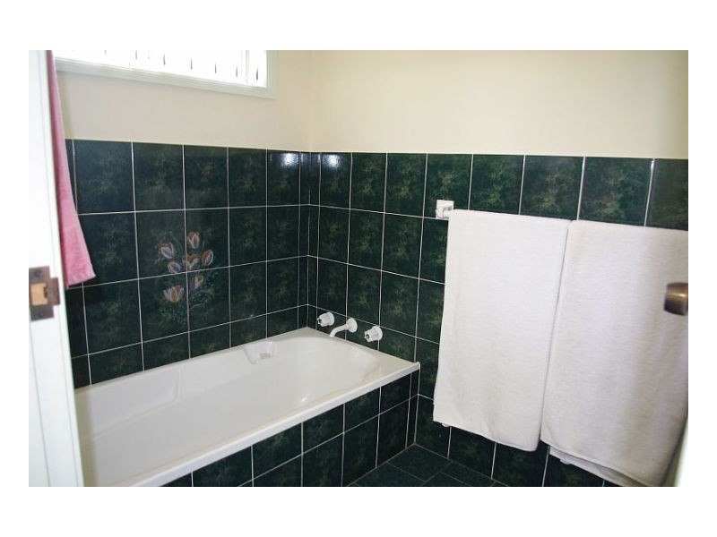 2a Casuarina Cl, Old Bar NSW 2430