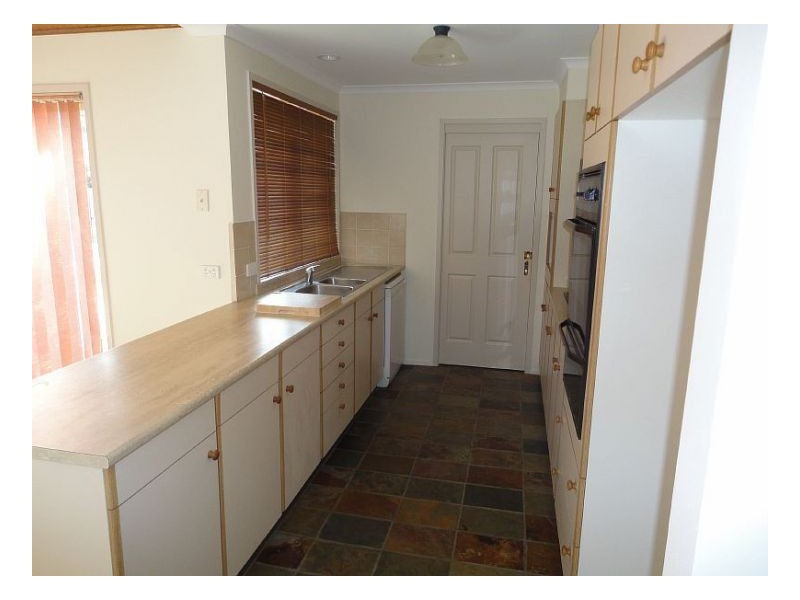 19 Pryor Cres, Old Bar NSW 2430