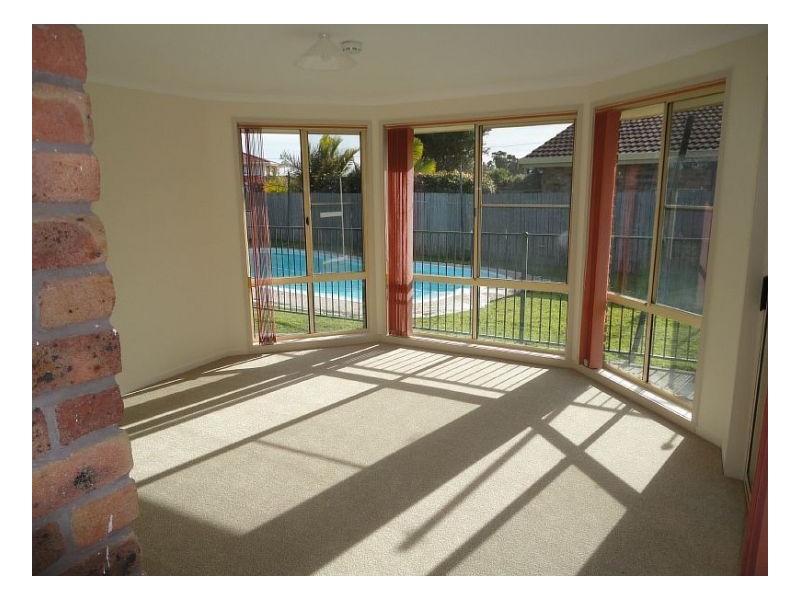 19 Pryor Cres, Old Bar NSW 2430