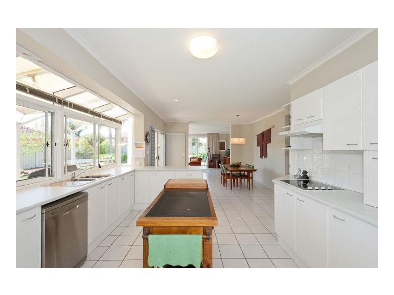 11 Laurina Close, Old Bar NSW 2430