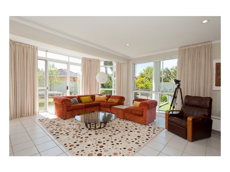 11 Laurina Close, Old Bar NSW 2430