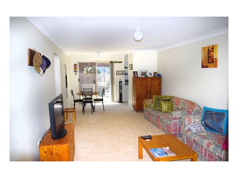 1/10 Connell Street, Old Bar NSW 2430