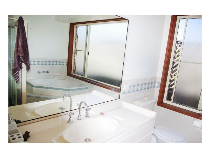 14 Joel Drive, Old Bar NSW 2430