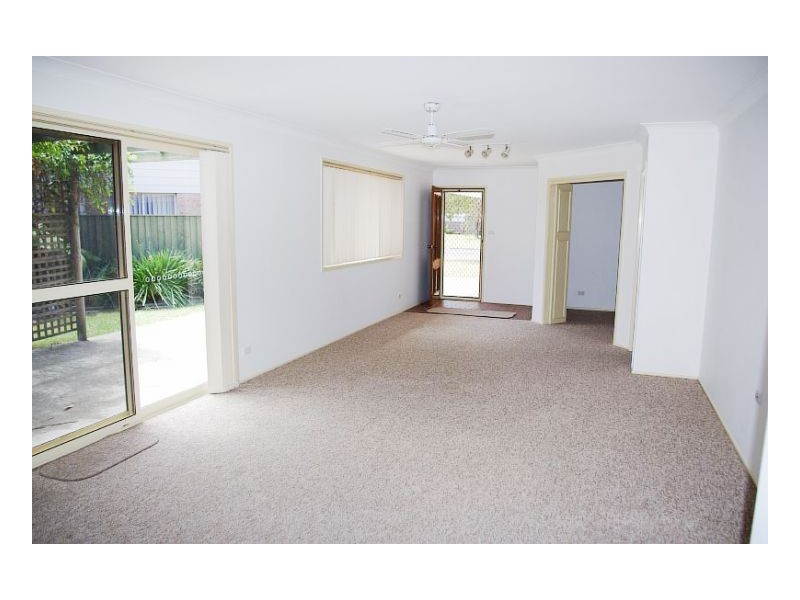 3 Joel Drive, Old Bar NSW 2430