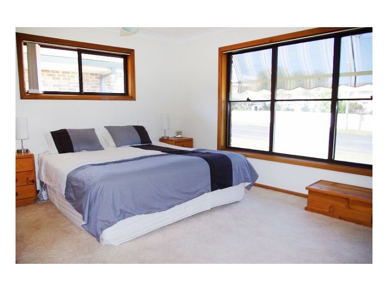 15 Cross Street, Old Bar NSW 2430