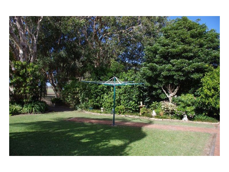 15 Old Bar Road, Old Bar NSW 2430